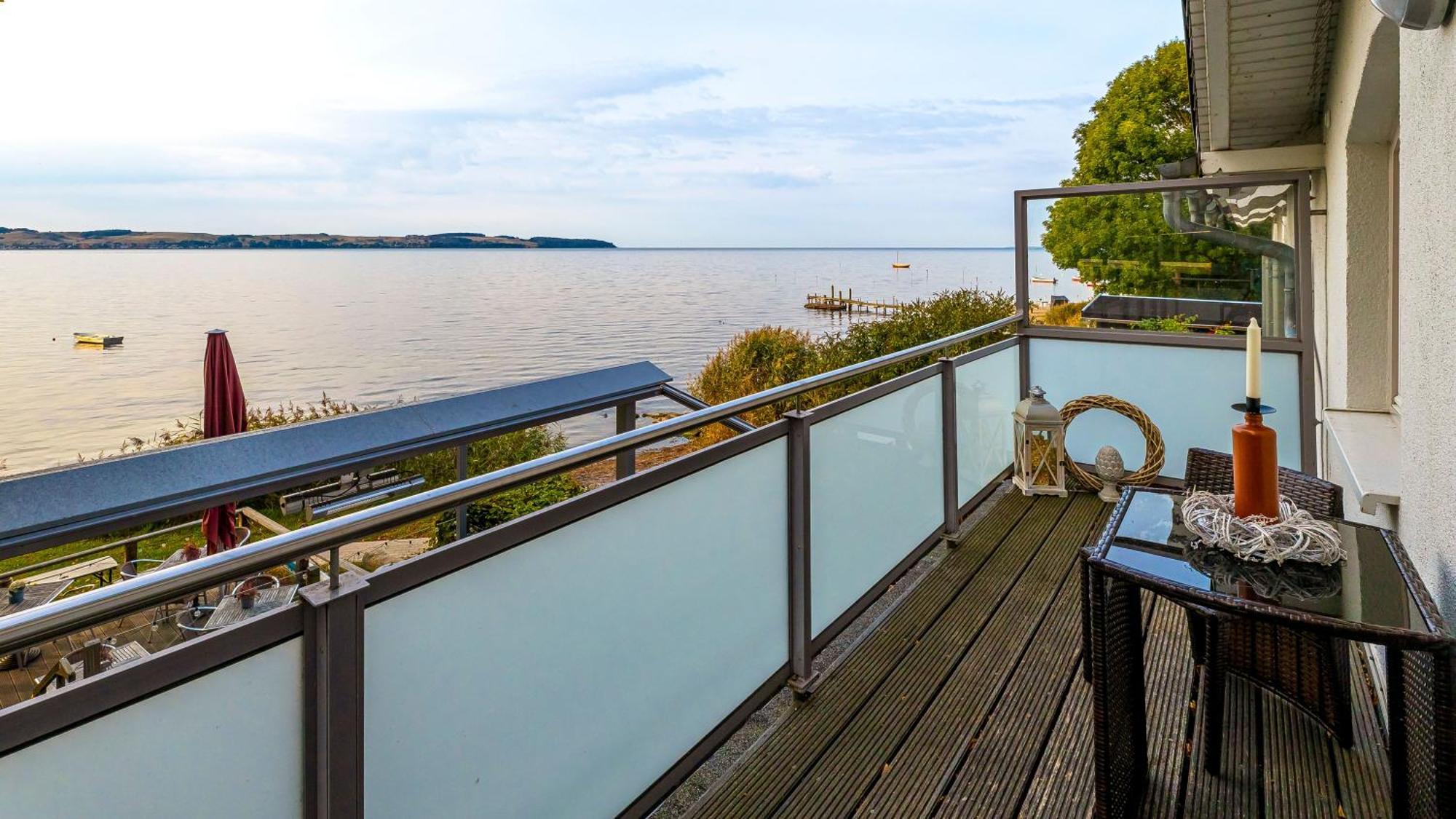 Haus Seeblick Mit 9 Wohnungen Alt Reddevitz ภายนอก รูปภาพ